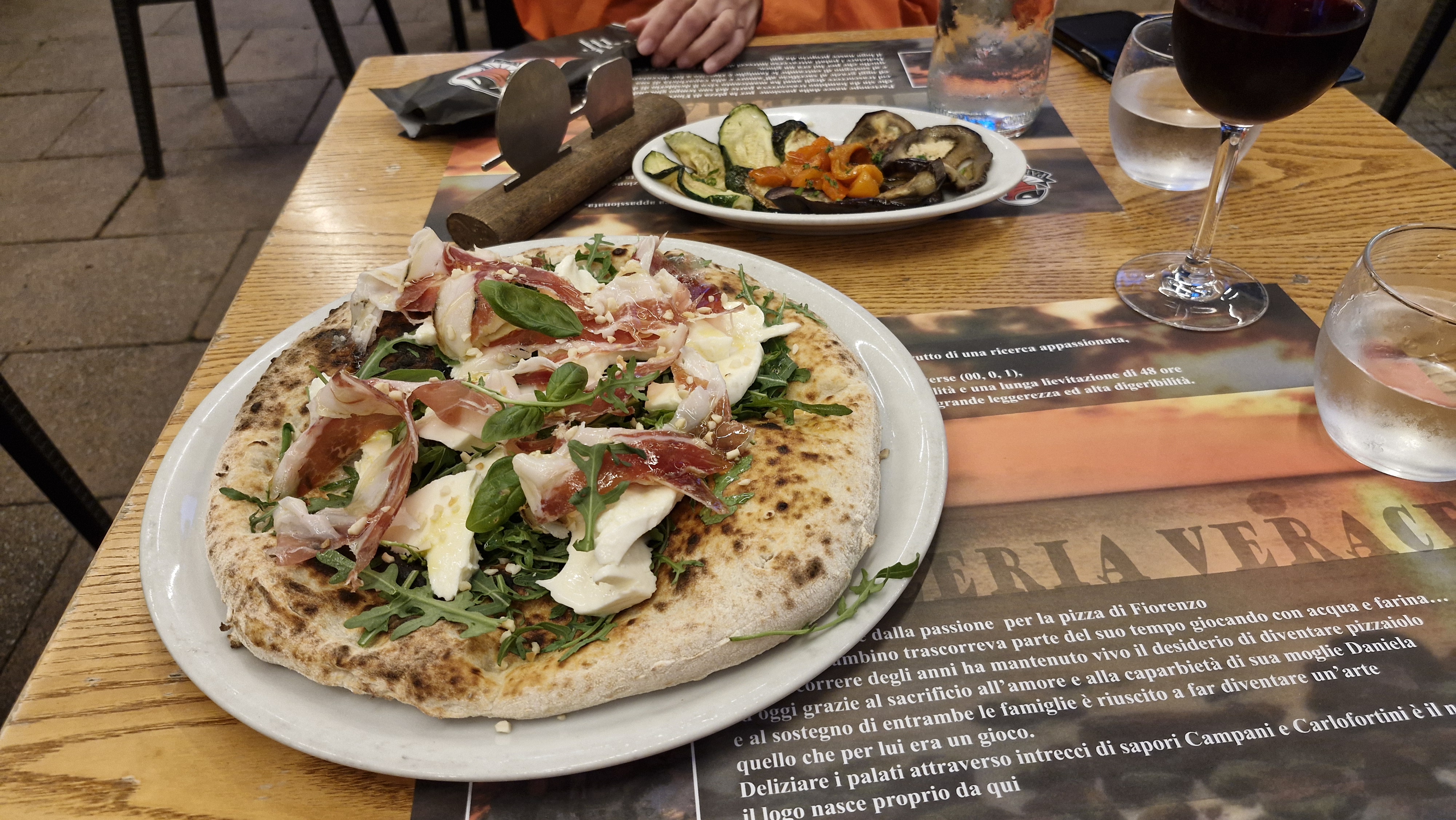 A delicious pizza dinner at Pizzeria Verao in Carloforte.